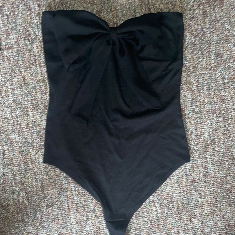 BOW 🎀 Elegant Black Strapless Bodysuit